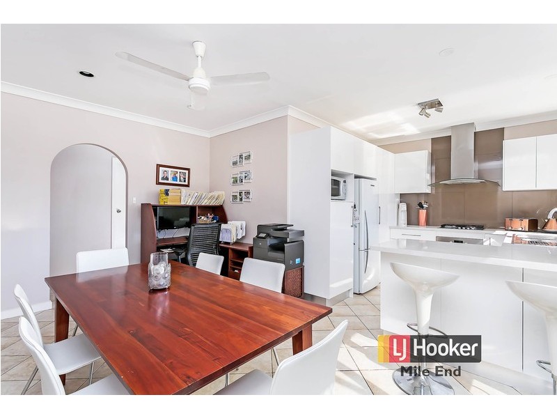 2/1 Cocos Grove, West Lakes SA 5021