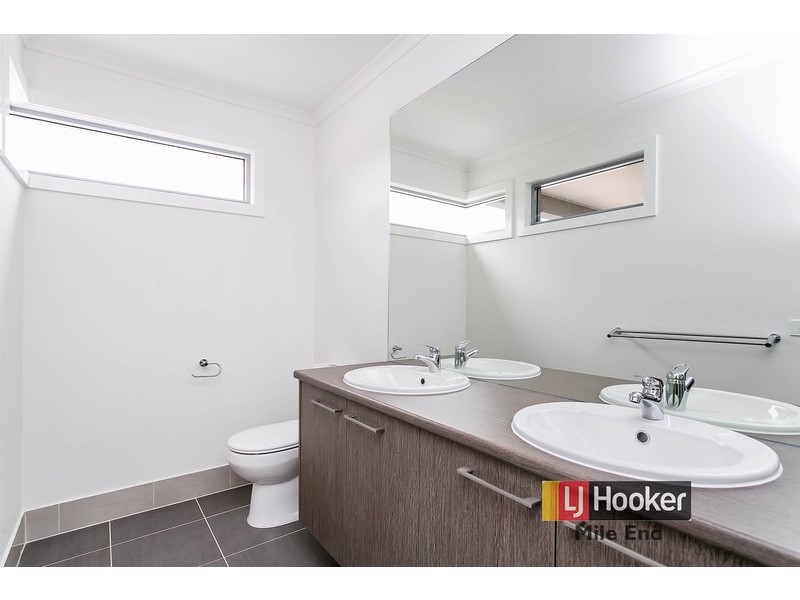 25 Red Gum Crescent, Mount Barker SA 5251