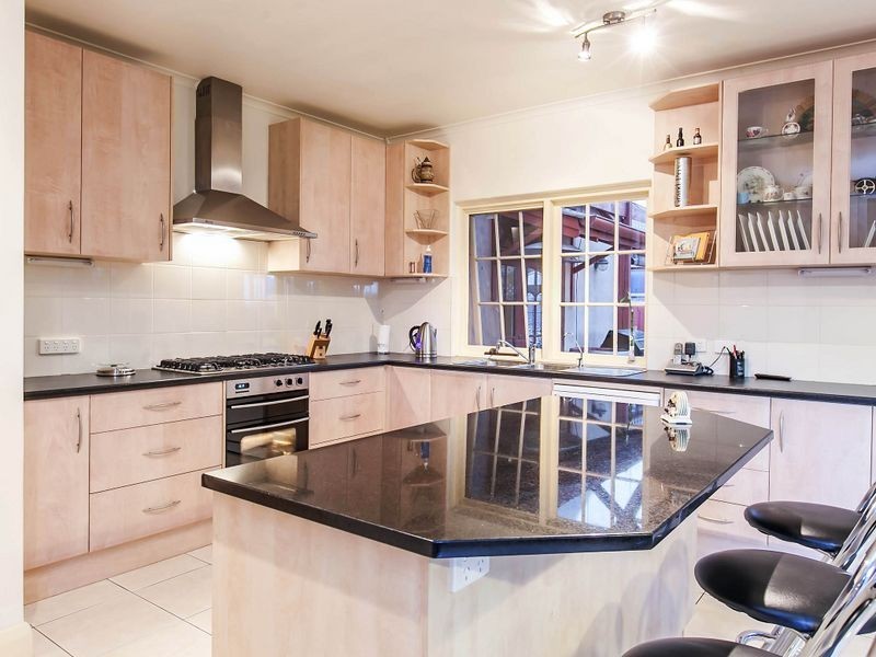 16 Newporter Terrace, West Lakes Shore SA 5020