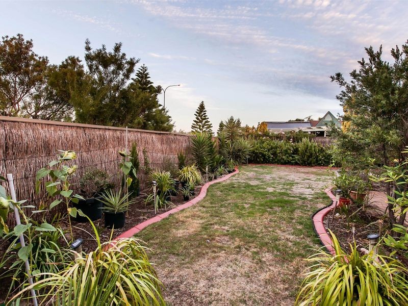 16 Newporter Terrace, West Lakes Shore SA 5020