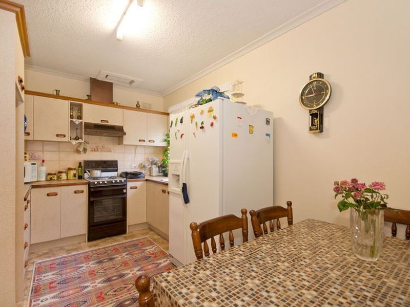 8 Julie Road, Para Hills SA 5096