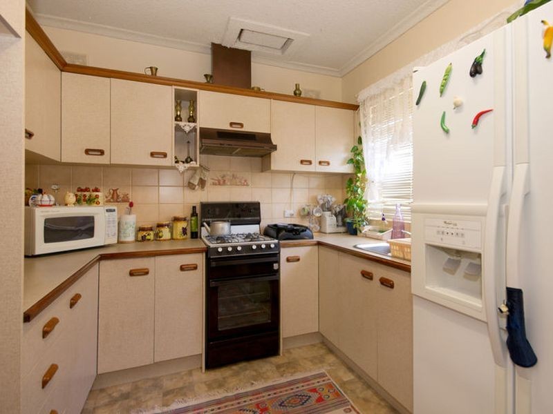 8 Julie Road, Para Hills SA 5096