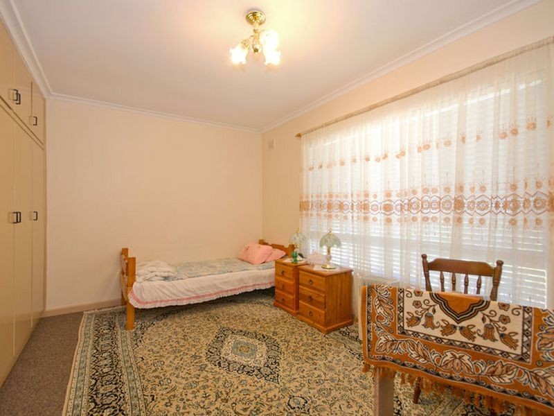 8 Julie Road, Para Hills SA 5096