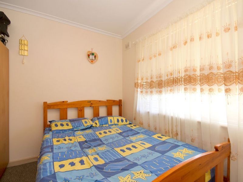 8 Julie Road, Para Hills SA 5096