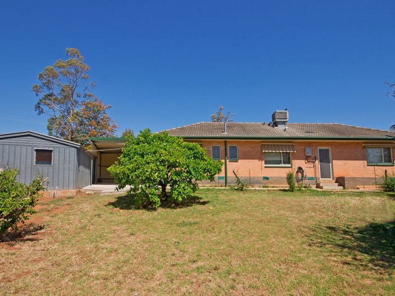 8 Julie Road, Para Hills SA 5096