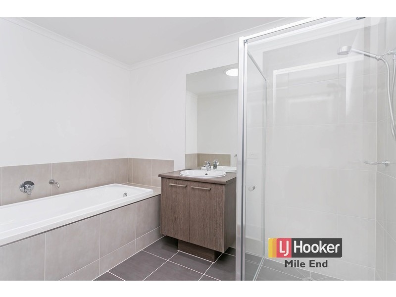 25 Red Gum Crescent, Mount Barker SA 5251