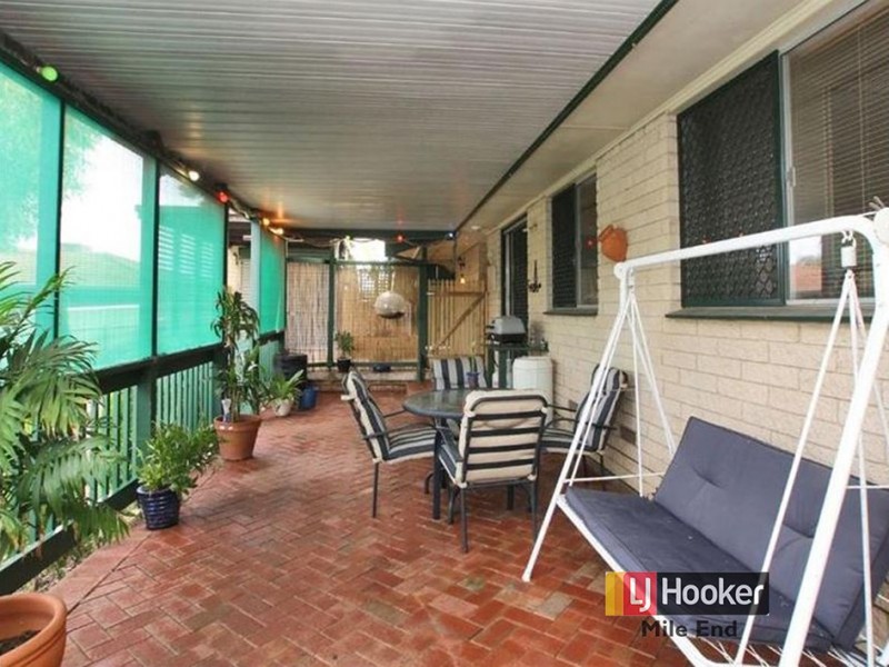 4 Falcon Court, Hallett Cove SA 5158