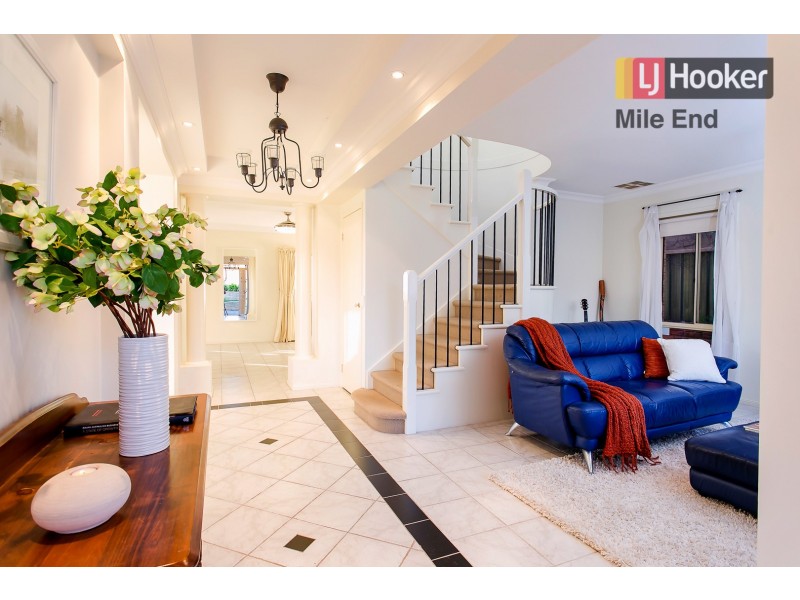 2 Moora Street, Hallett Cove SA 5158