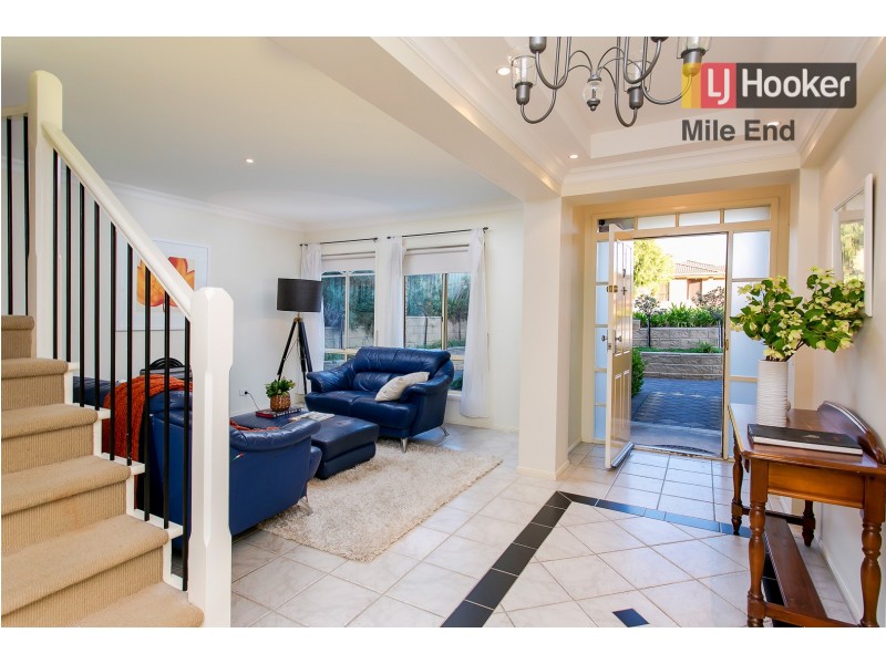 2 Moora Street, Hallett Cove SA 5158