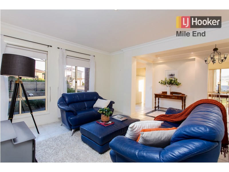 2 Moora Street, Hallett Cove SA 5158