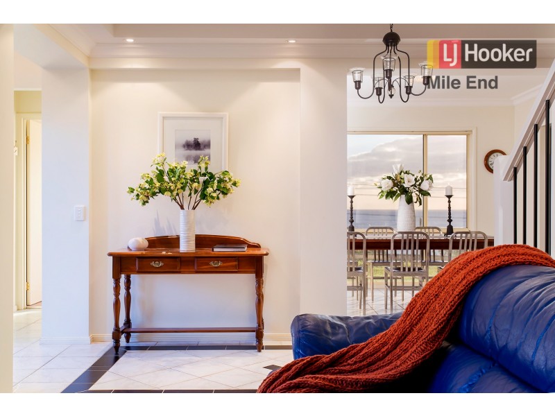 2 Moora Street, Hallett Cove SA 5158