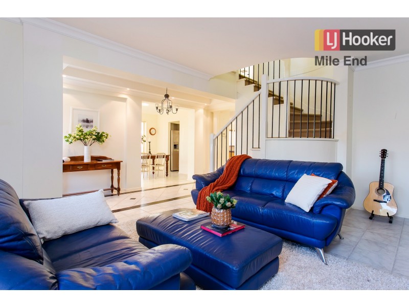 2 Moora Street, Hallett Cove SA 5158