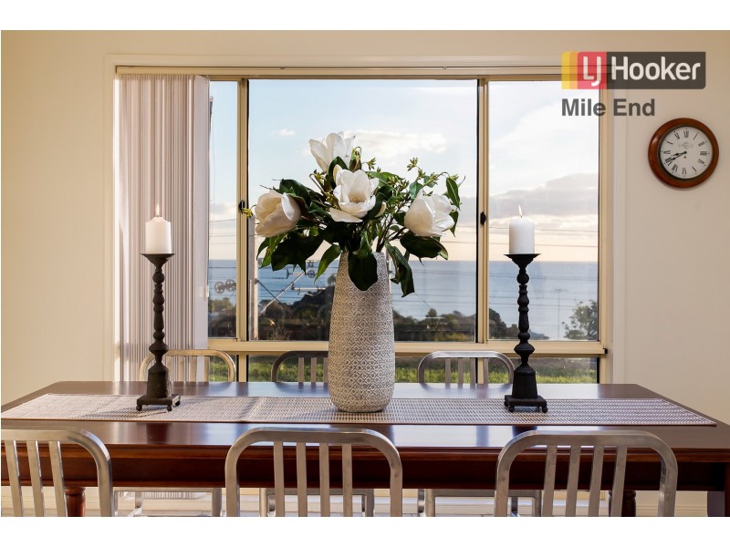 2 Moora Street, Hallett Cove SA 5158