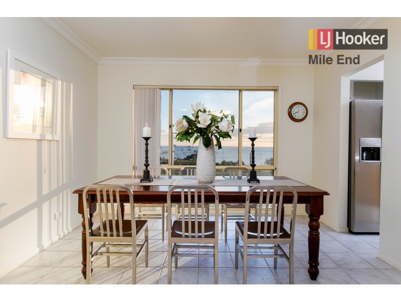 2 Moora Street, Hallett Cove SA 5158