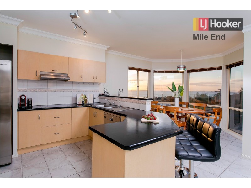2 Moora Street, Hallett Cove SA 5158