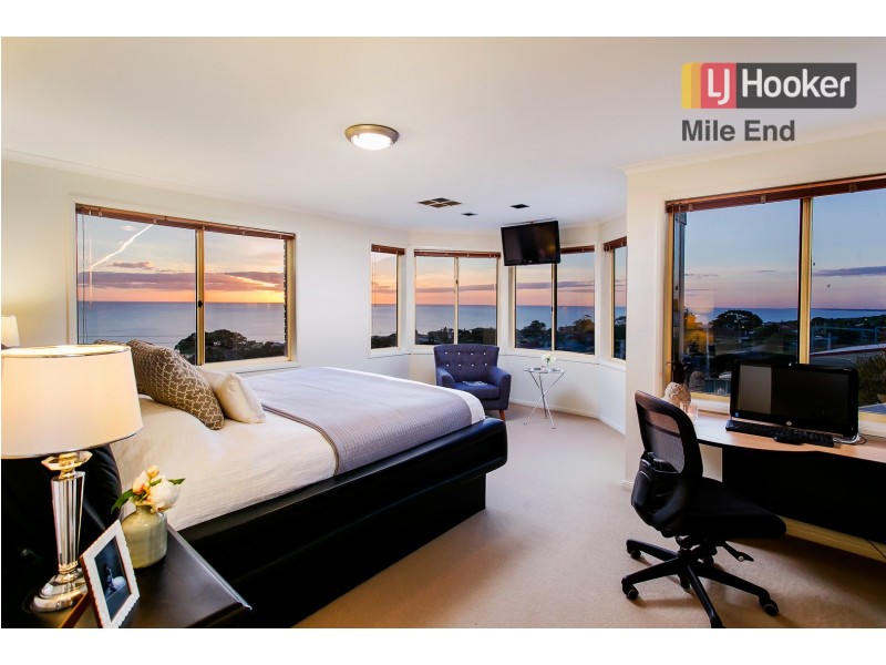 2 Moora Street, Hallett Cove SA 5158