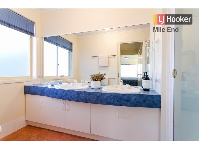 2 Moora Street, Hallett Cove SA 5158
