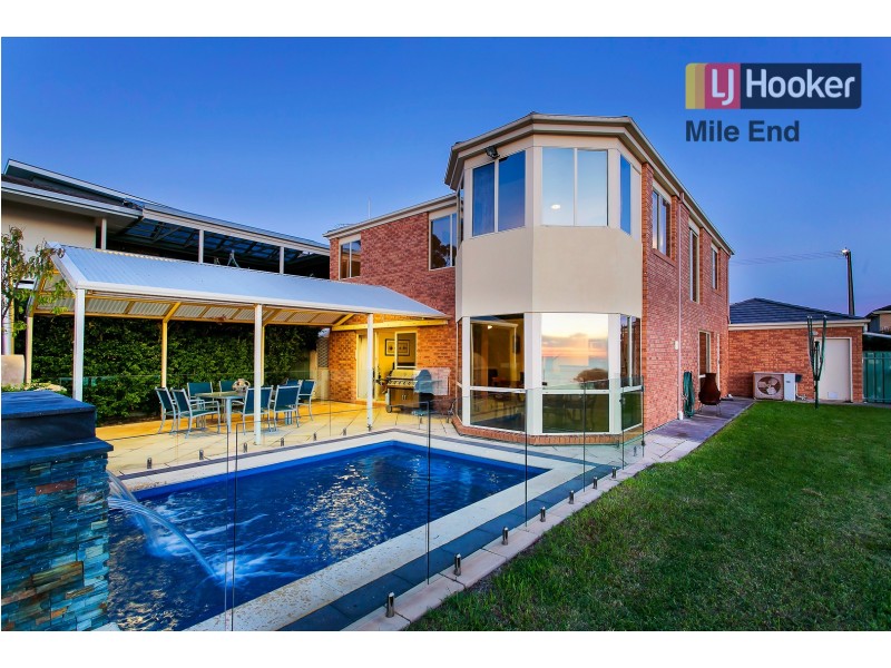 2 Moora Street, Hallett Cove SA 5158