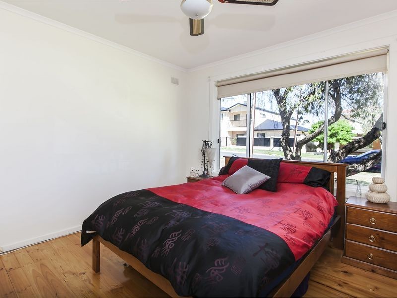 4 Brian Way, Valley View SA 5093