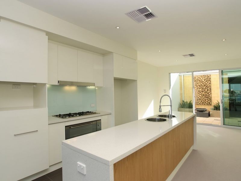 25 Karka Cove, New Port SA 5015