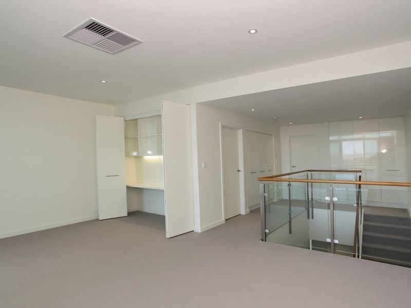 25 Karka Cove, New Port SA 5015