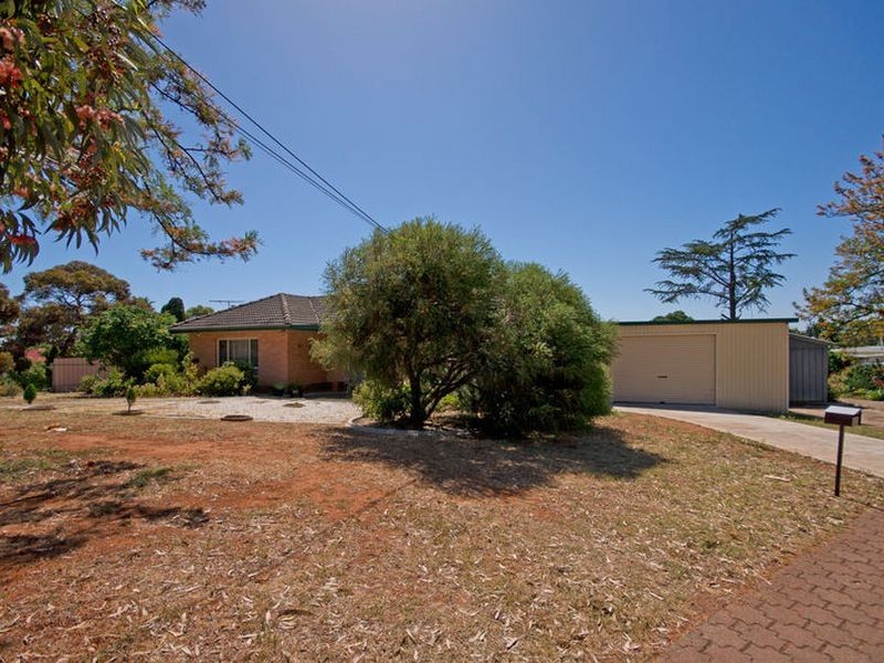 8 Julie Road, Para Hills SA 5096