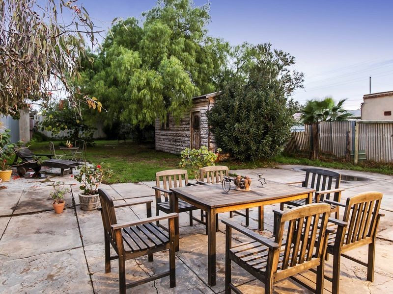 10 Bucknall Road, Glanville SA 5015