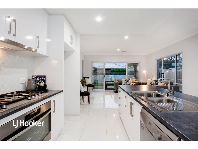 7 Burton Avenue, Park Holme SA 5043