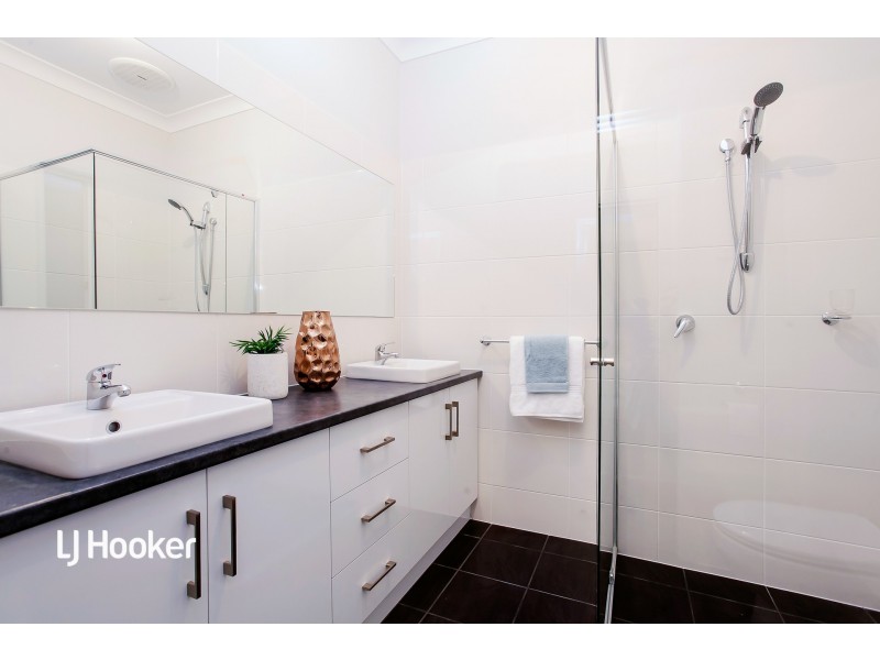 7 Burton Avenue, Park Holme SA 5043