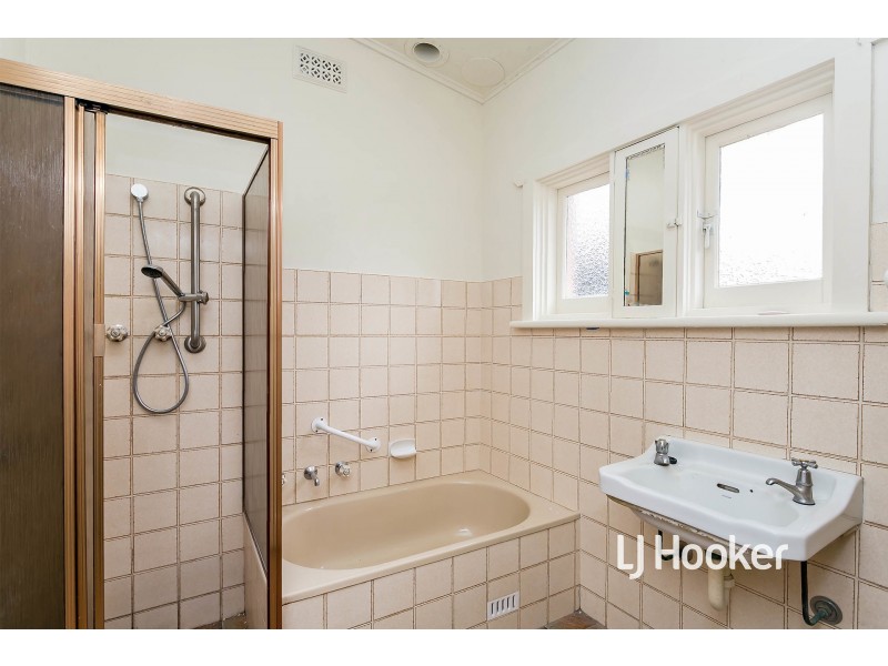 522 Seaview Road, Grange SA 5022