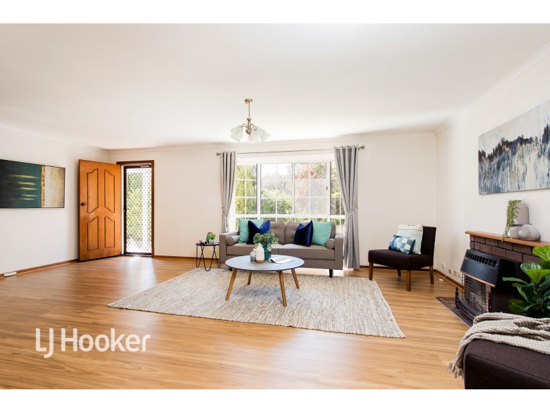 11 Hedgerow Crescent, Hallett Cove SA 5158
