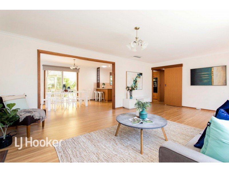 11 Hedgerow Crescent, Hallett Cove SA 5158