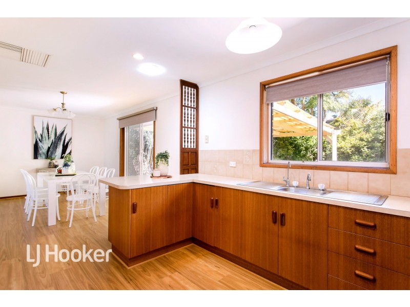 11 Hedgerow Crescent, Hallett Cove SA 5158