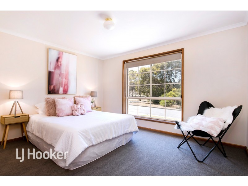 11 Hedgerow Crescent, Hallett Cove SA 5158