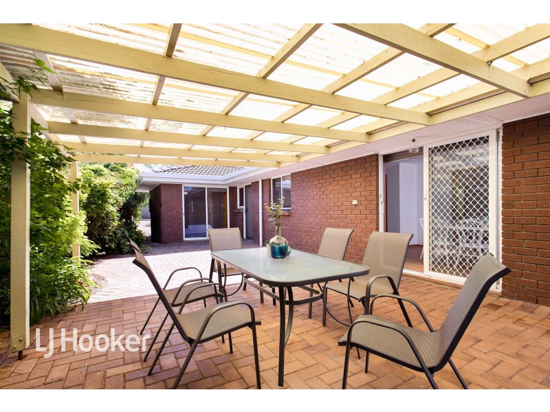 11 Hedgerow Crescent, Hallett Cove SA 5158