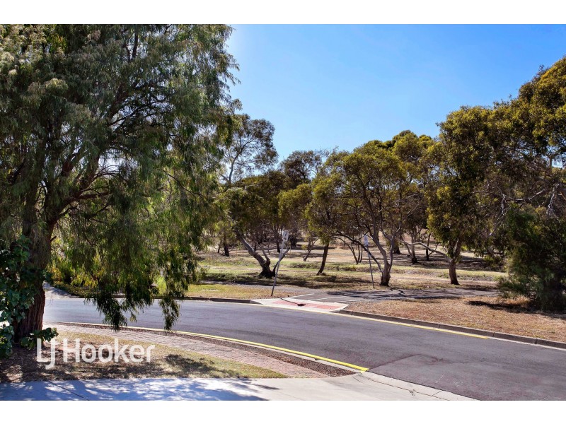 11 Hedgerow Crescent, Hallett Cove SA 5158
