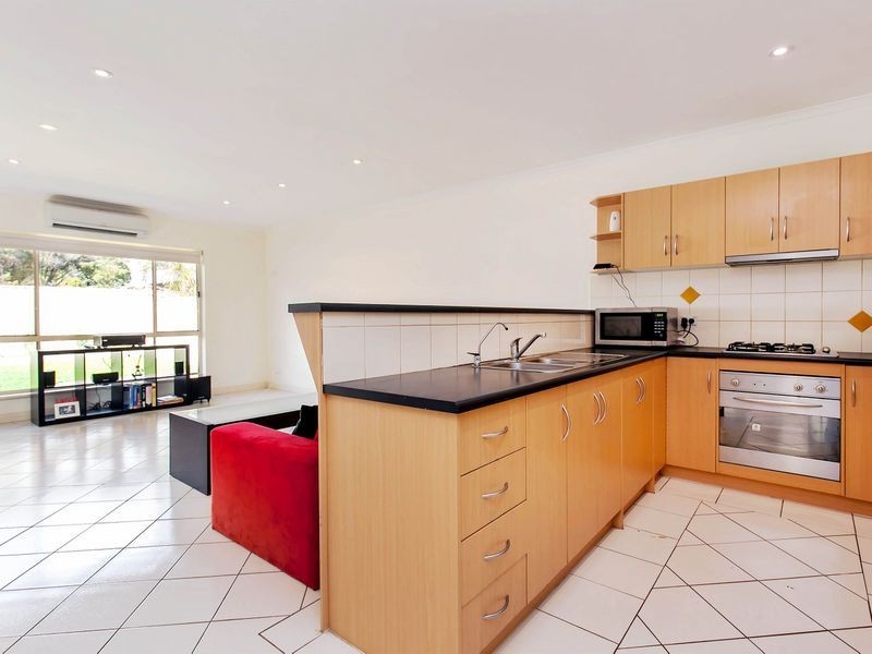 42 Kent Avenue, Clearview SA 5085