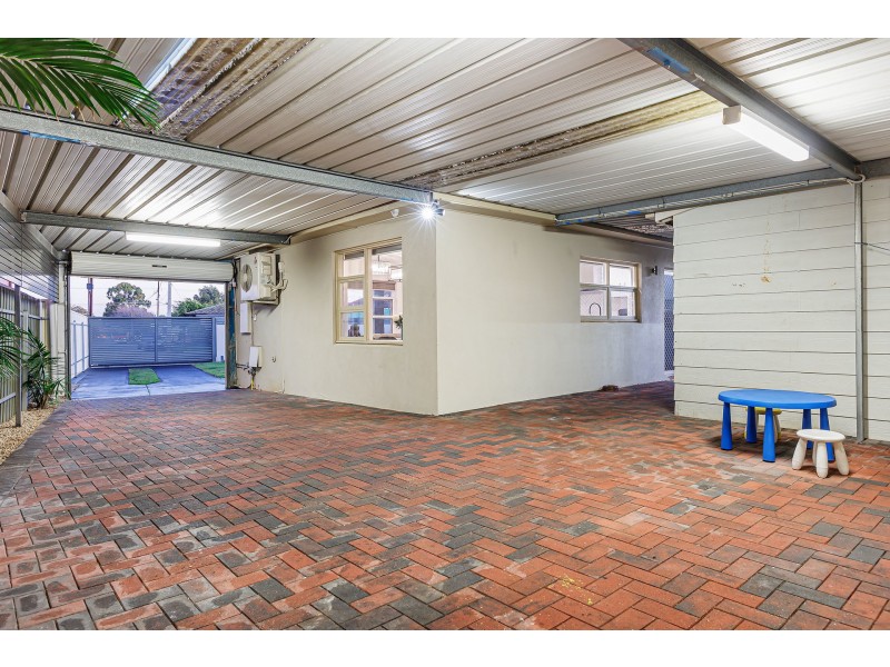 9 Stott Crescent, Brooklyn Park SA 5032