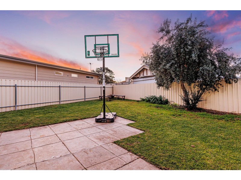 9 Stott Crescent, Brooklyn Park SA 5032