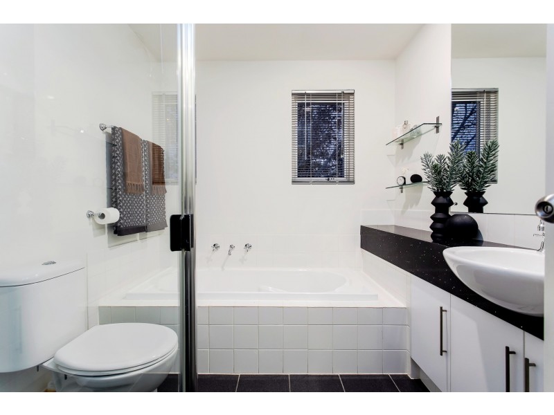 2 Yates Street, Mawson Lakes SA 5095