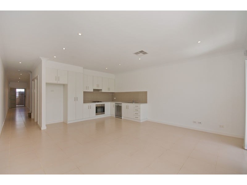 4 Northcote Walk, Mawson Lakes SA 5095