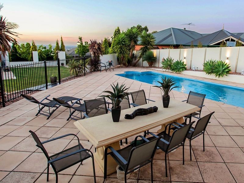 10 Portsmouth Parade, Gulfview Heights SA 5096