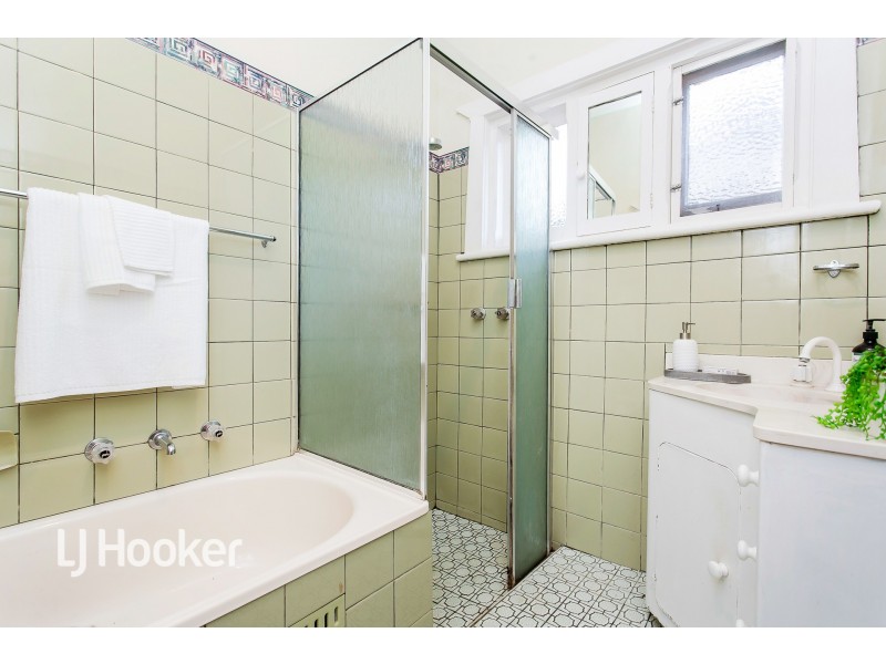 23 Wellington Street, Glandore SA 5037