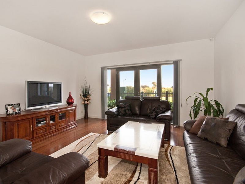 4 Pelican Lane, Mawson Lakes SA 5095