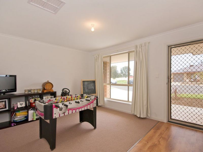 18 Tasos Drive, Munno Para West SA 5115