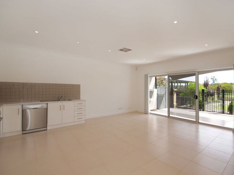 4 Northcote Walk, Mawson Lakes SA 5095