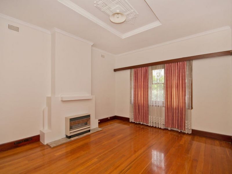 18 Narkunda Street, Glandore SA 5037