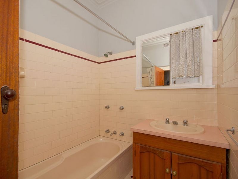 18 Narkunda Street, Glandore SA 5037
