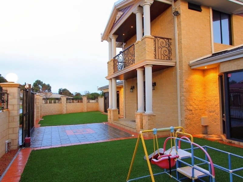 30 Kardan Circuit, Karawara WA 6152