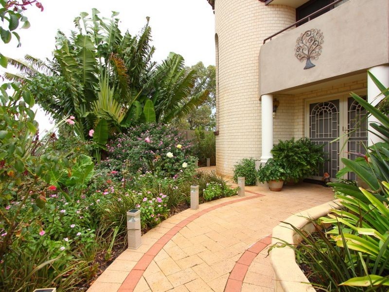 99 Jones Street, Stirling WA 6021